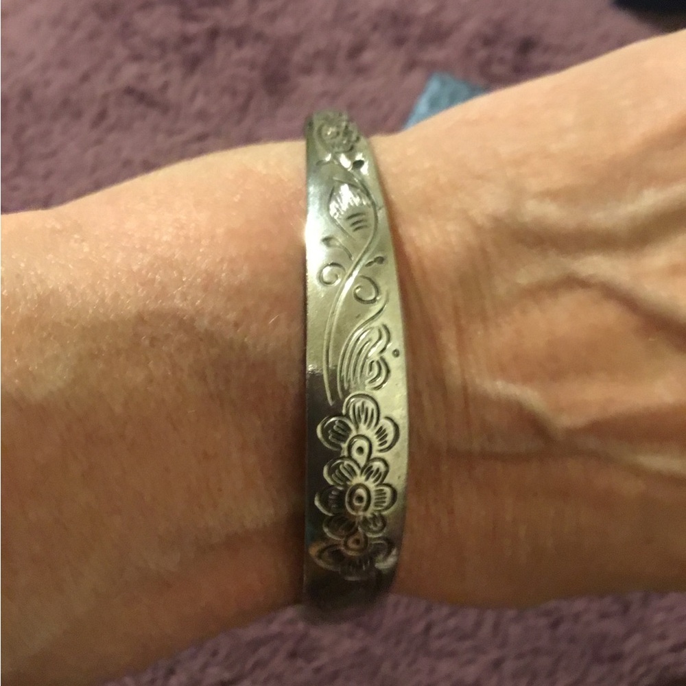 Vintage Solid Sterling Silver Etched Floral Cuff Bracelet - Picture 7 of 11